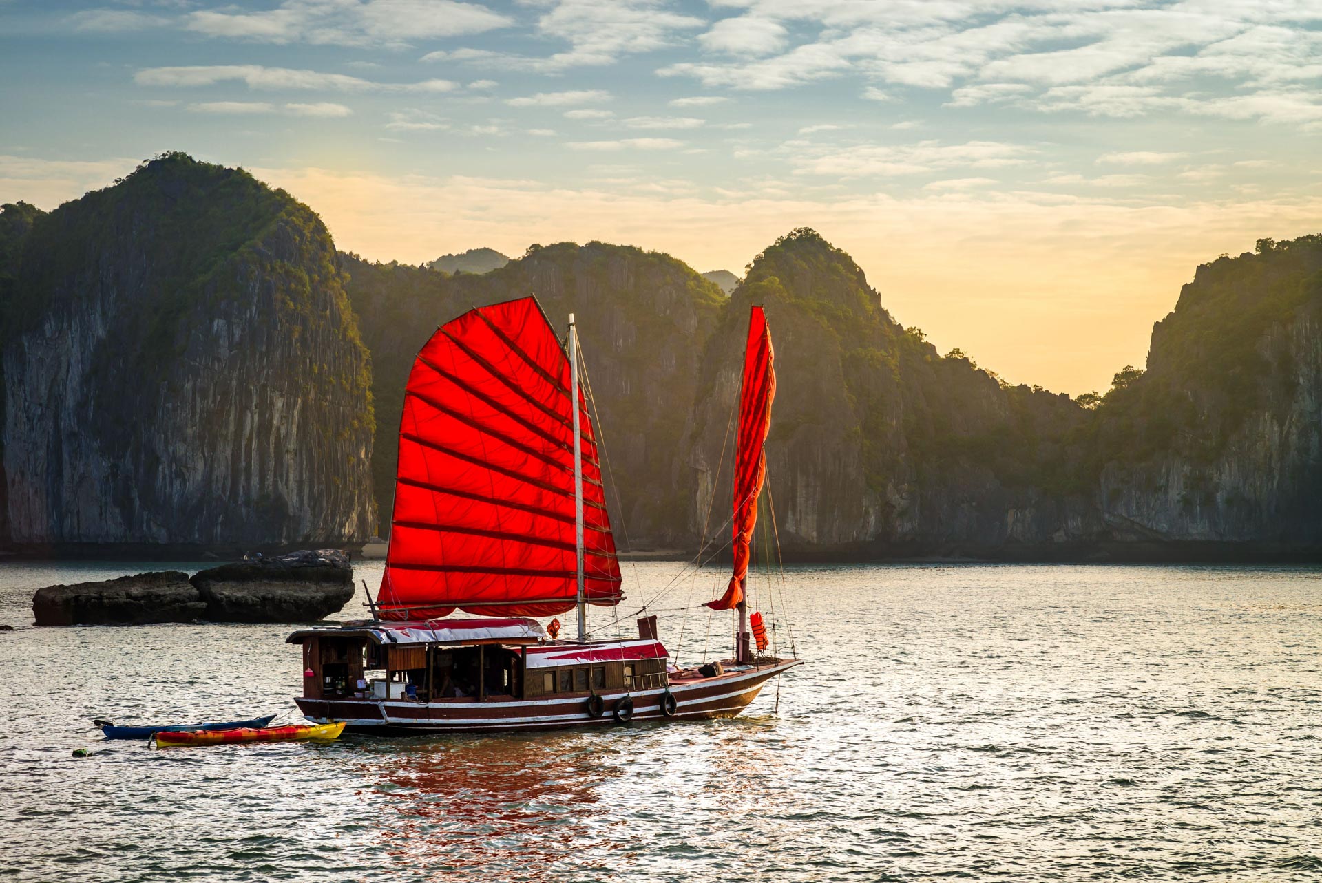 /fm/Files//Pictures/Ido Uploads/Asia/Vietnam/Ha Long Bay/Ha Long Bay - Red Boat Sunset - NS - SS.jpg